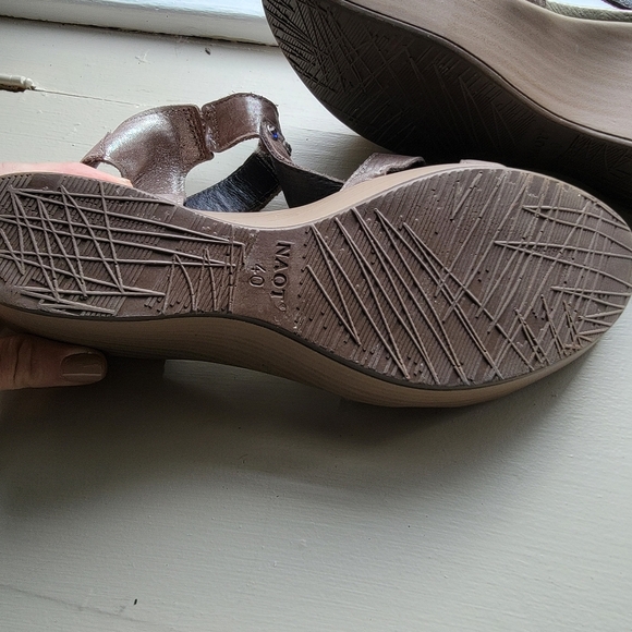 Naot silver thread wedge sandal, crystal Embellishment, Size 40 (8 1/2-9) - Picture 4 of 4